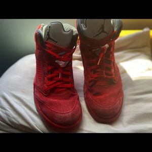 🚨JORDAN RED SUEDE 5’s🚨